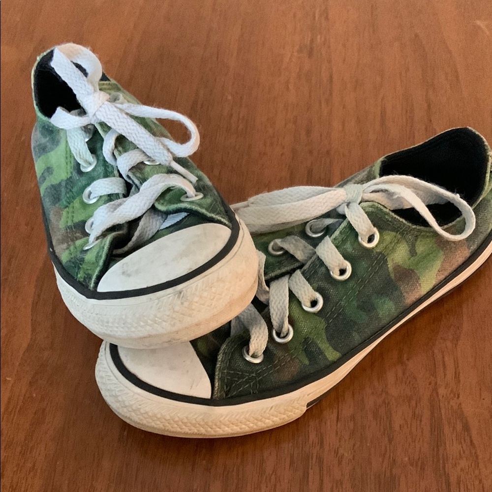🫐3/$30 Converse Kids Camo Sneakers size 12